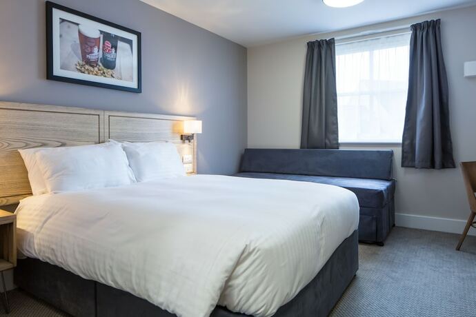 Imagen de la habitación del Hotel Raven's Cliff, Motherwell by Marston\'s Inns. Foto 16
