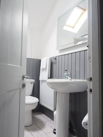 Imagen general del Hotel Ravenscraig Guest House. Foto 4