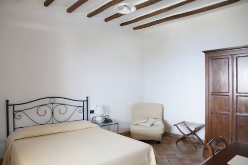 Imagen de la habitación del Hotel Ravesi. Foto 4