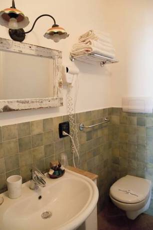 Imagen de la habitación del Hotel Ravesi. Foto 9