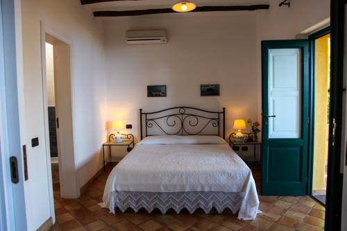 Imagen de la habitación del Hotel Ravesi. Foto 10