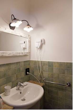 Imagen de la habitación del Hotel Ravesi. Foto 14