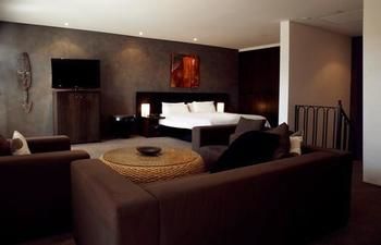 Imagen de los interiores del Hotel Ravesis. Foto 16