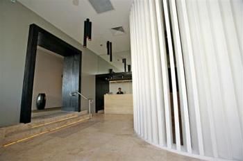 Imagen de los exteriores del Hotel Ravesis. Foto 9