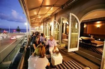 Imagen de los exteriores del Hotel Ravesis. Foto 10