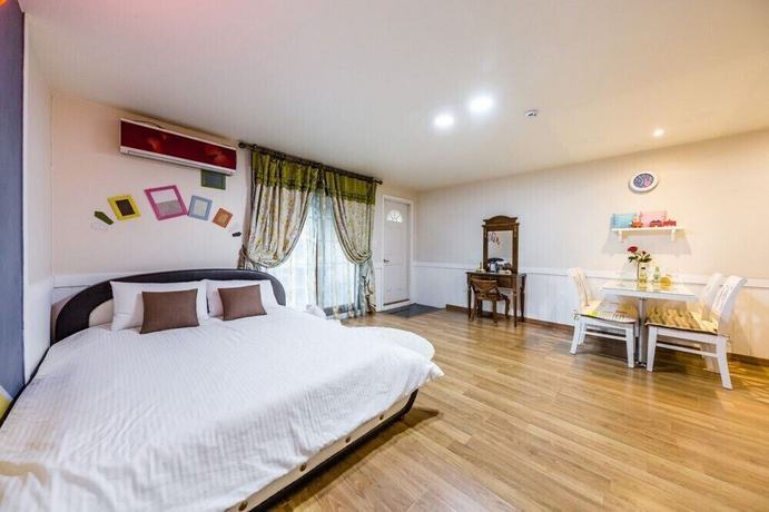 Imagen de la habitación del Hotel Ravie Pension. Foto 12