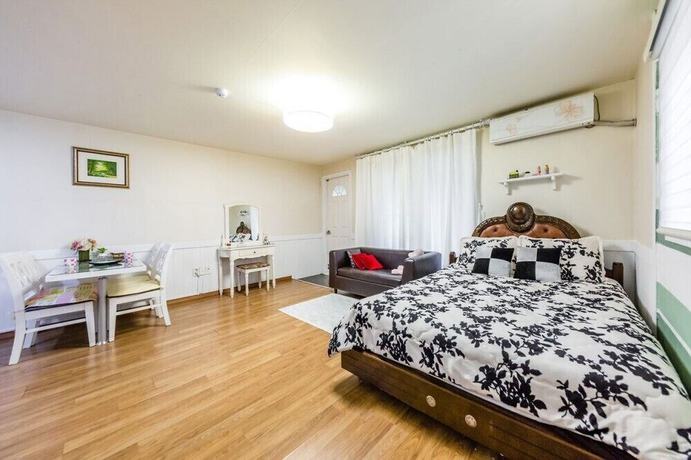 Imagen de la habitación del Hotel Ravie Pension. Foto 17