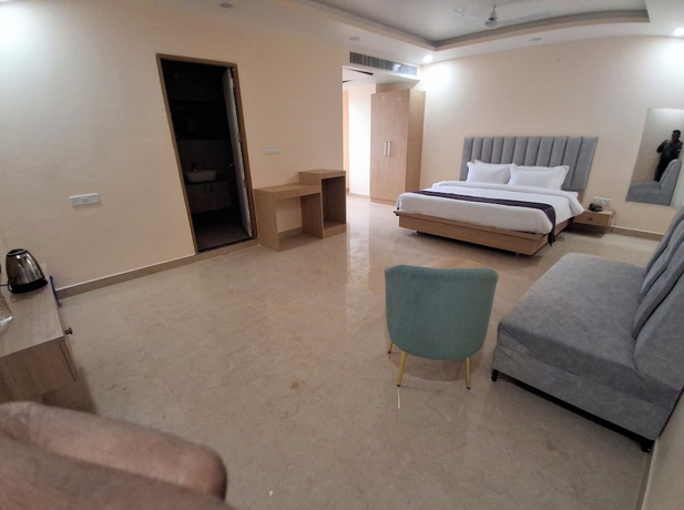 Imagen de la habitación del Hotel Ravika Grand Hotel and Banquet. Foto 2