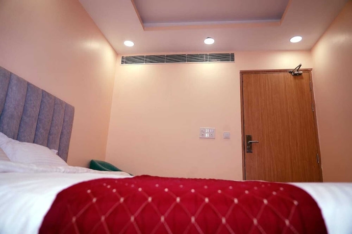 Imagen de la habitación del Hotel Ravika Grand Hotel and Banquet. Foto 12