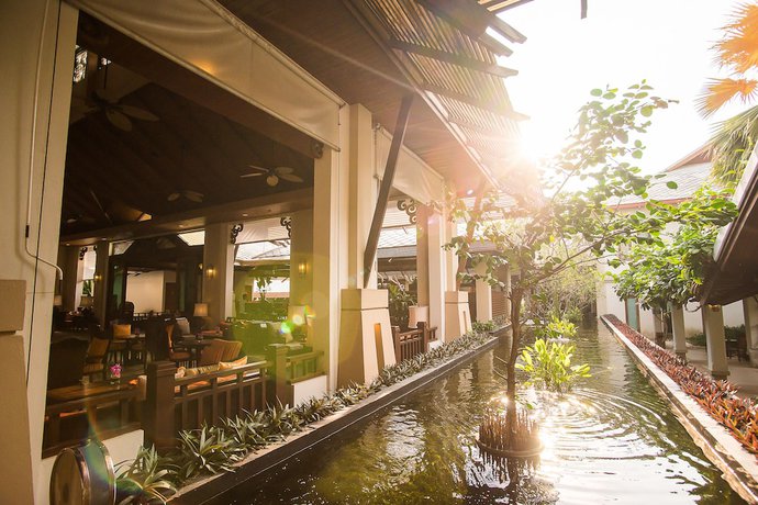 Imagen de los interiores del Hotel Ravindra Beach Resort and Spa. Foto 18