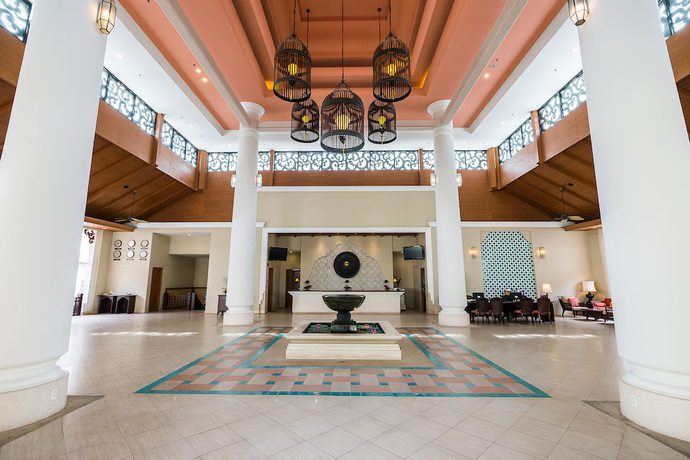 Imagen de los interiores del Hotel Ravindra Beach Resort and Spa. Foto 20