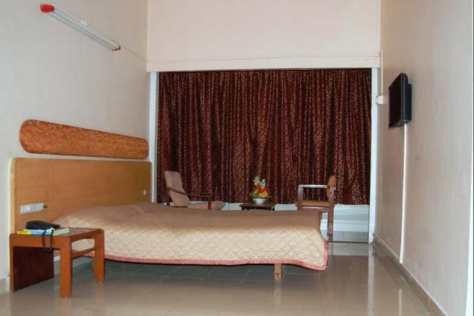 Imagen de la habitación del Hotel Raviraj. Foto 4