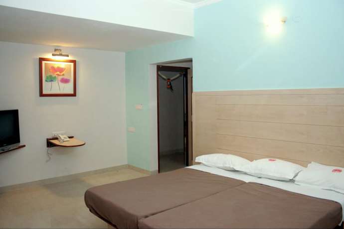 Imagen de la habitación del Hotel Raviraj. Foto 5
