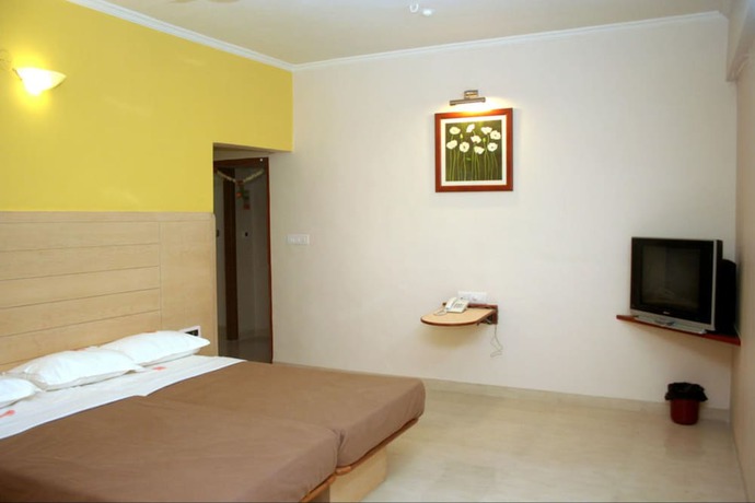 Imagen de la habitación del Hotel Raviraj. Foto 6