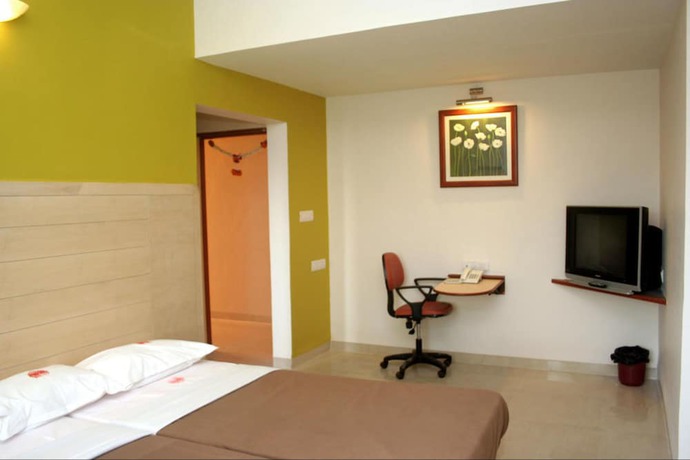Imagen de la habitación del Hotel Raviraj. Foto 7