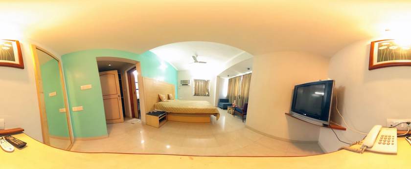 Imagen de la habitación del Hotel Raviraj. Foto 11