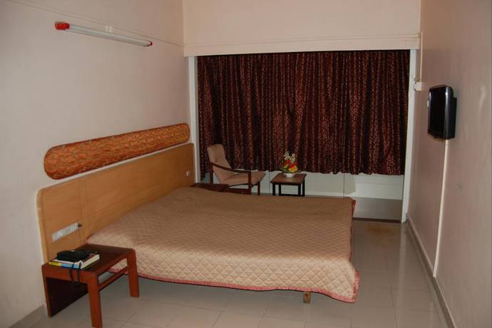 Imagen de la habitación del Hotel Raviraj. Foto 12