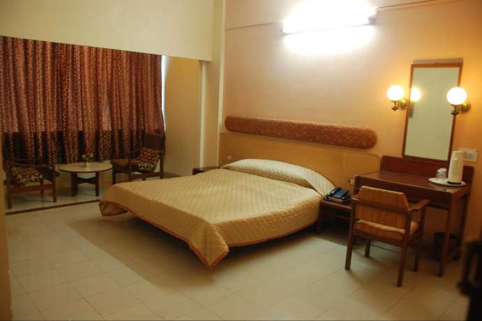 Imagen de la habitación del Hotel Raviraj. Foto 17