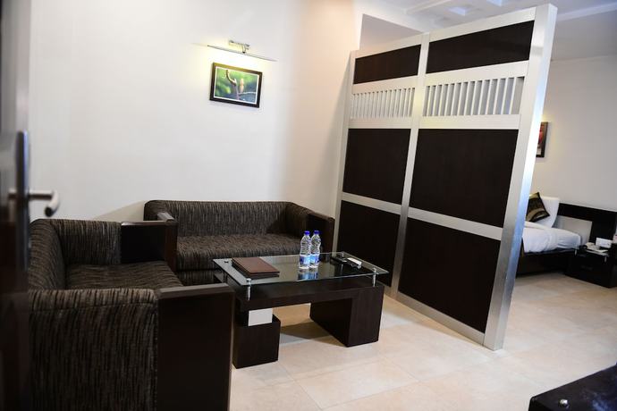 Imagen de la habitación del Hotel Ravisha Continental. Foto 5