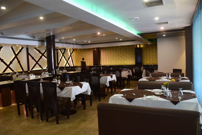 Imagen del bar/restaurante del Hotel Ravisha Continental. Foto 4