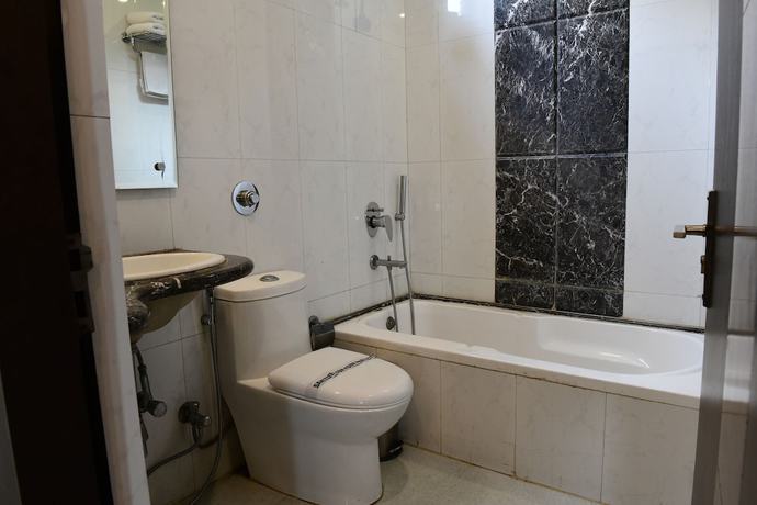 Imagen de la habitación del Hotel Ravisha Continental. Foto 11