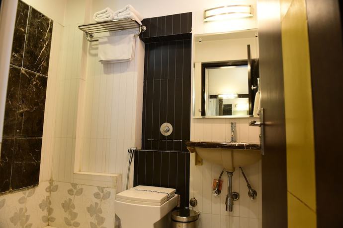 Imagen de la habitación del Hotel Ravisha Continental. Foto 15