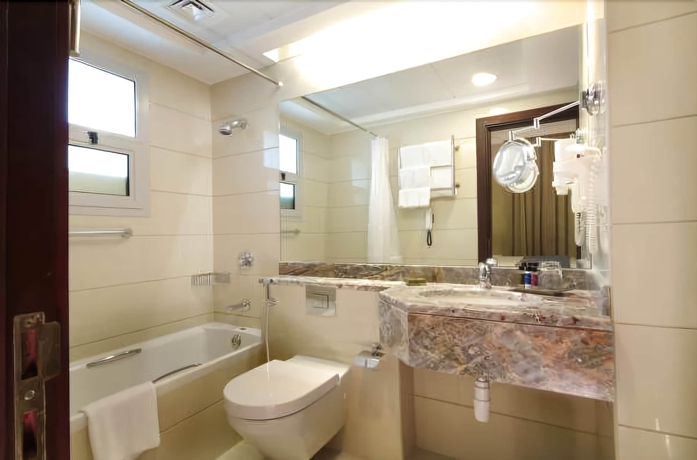 Imagen de la habitación del Hotel Raviz Center Point. Foto 13