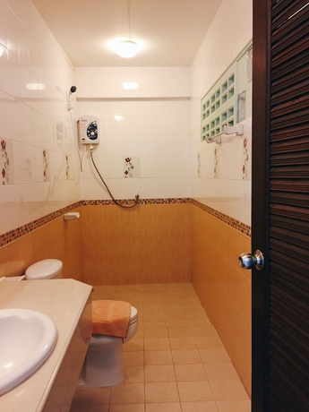 Imagen de la habitación del Hotel Rawai Guesthouse. Foto 13
