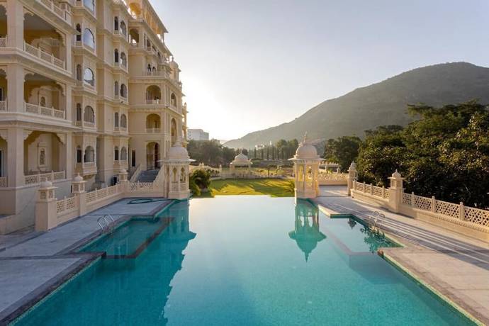 Imagen de la piscina del Hotel Rawla Sagrun. Foto 18