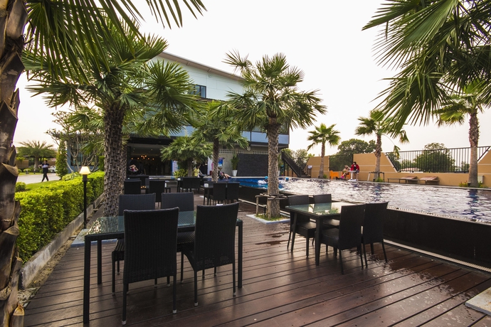 Imagen del bar/restaurante del Hotel Ray. Foto 2