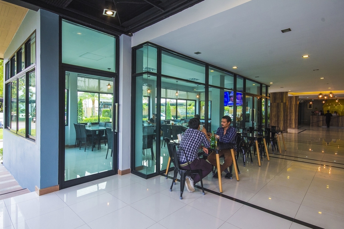 Imagen del bar/restaurante del Hotel Ray. Foto 3