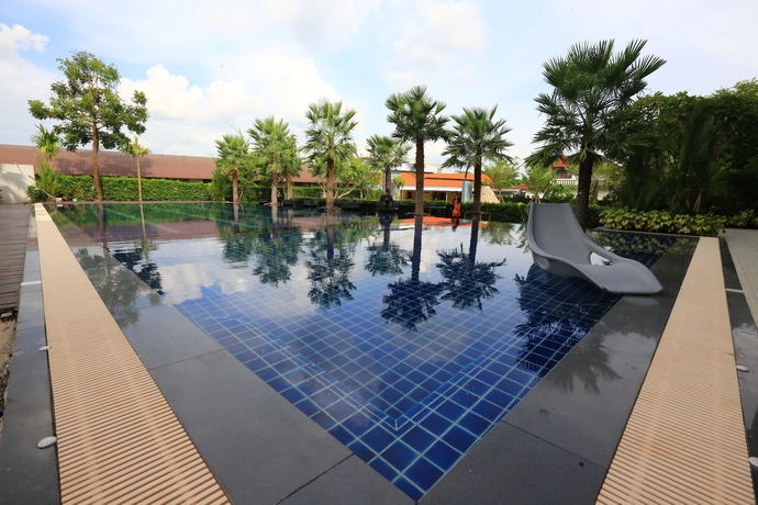 Imagen de la piscina del Hotel Ray. Foto 14