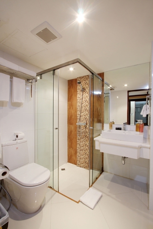 Imagen de la habitación del Hotel Rayaburi Patong. Foto 2