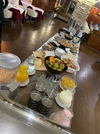 Imagen del bar/restaurante del Hotel Rayentray Tehuelche. Foto 2