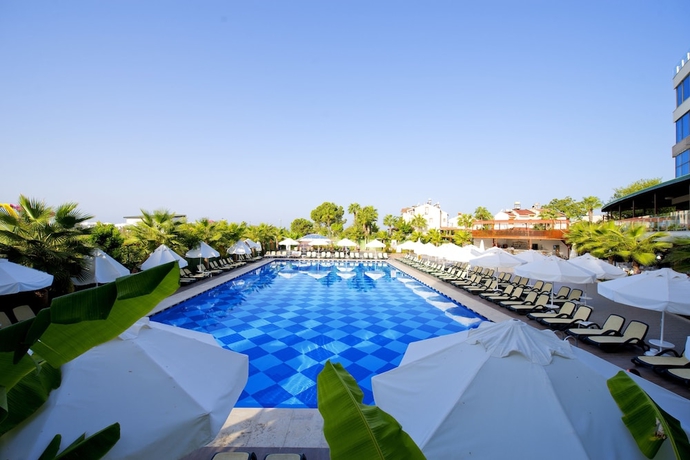 Imagen de la piscina del Hotel Raymar Resort and Aqua. Foto 15