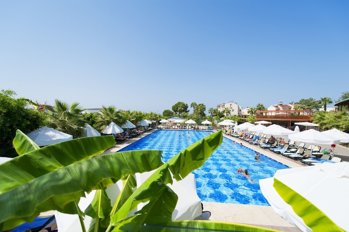 Imagen de la piscina del Hotel Raymar Resort and Aqua. Foto 19