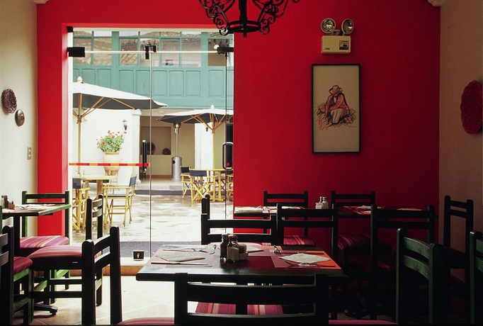 Imagen del bar/restaurante del Hotel Raymi. Foto 9