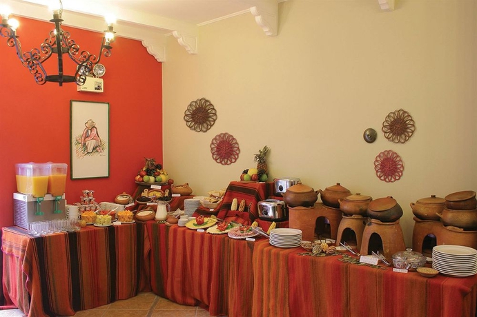 Imagen del bar/restaurante del Hotel Raymi. Foto 10