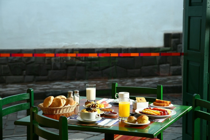 Imagen del bar/restaurante del Hotel Raymi. Foto 11