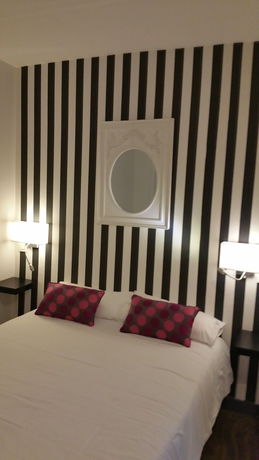 Imagen de la habitación del Hotel Raymond 4 Toulouse. Foto 4