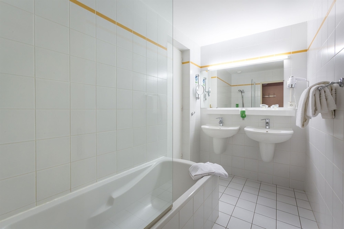 Imagen de la habitación del Hotel Raymond 4 Toulouse. Foto 6