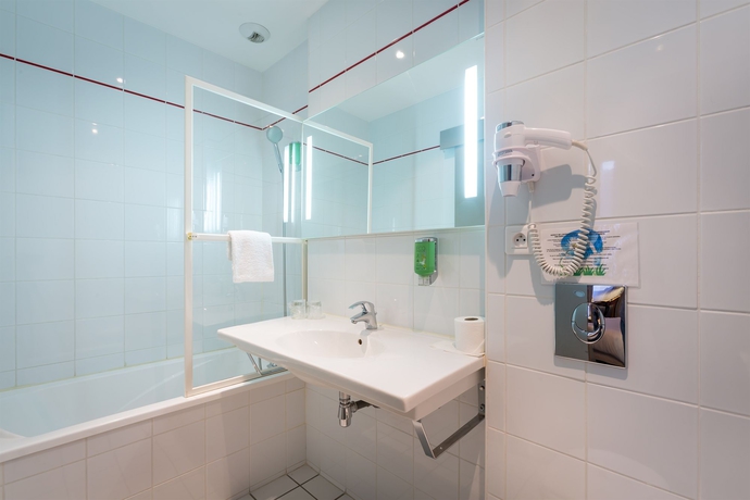 Imagen de la habitación del Hotel Raymond 4 Toulouse. Foto 8