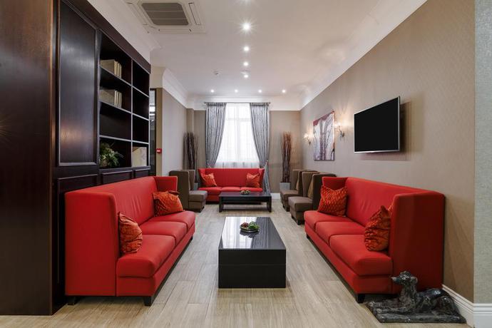 Imagen de los interiores del Hotel Raymond. Foto 8