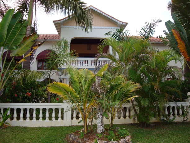 Imagen de los exteriores del Hotel Rayon. Foto 9