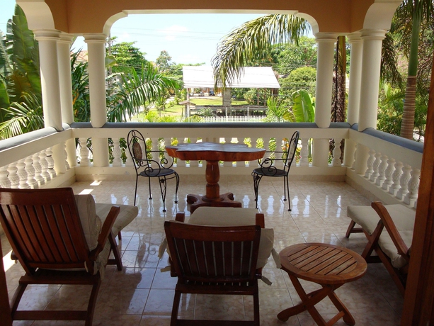 Imagen de los exteriores del Hotel Rayon. Foto 10