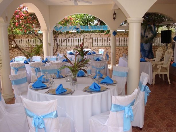 Imagen de los exteriores del Hotel Rayon. Foto 11