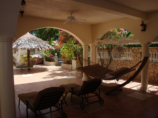 Imagen de los exteriores del Hotel Rayon. Foto 12