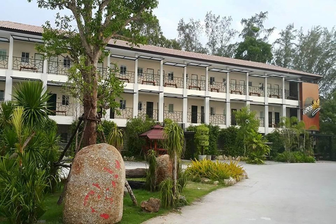 Imagen de los exteriores del Hotel Rayonghouse Resort. Foto 13