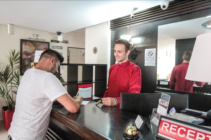 Imagen de los interiores del Hotel Razvan. Foto 12