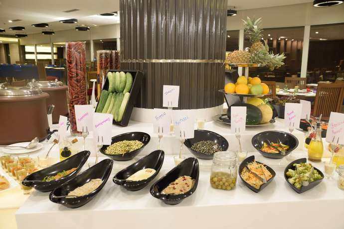 Imagen de los interiores del Hotel Rbd Sarovar Portico. Foto 17